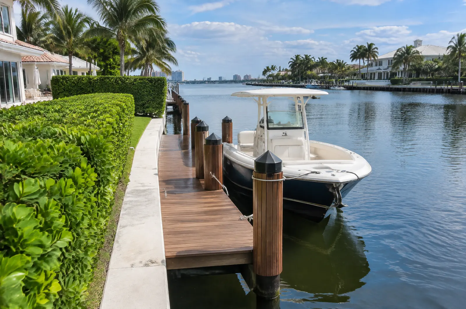 Short freestanding dock parallel to a seawall on a canal off the Intracoastal